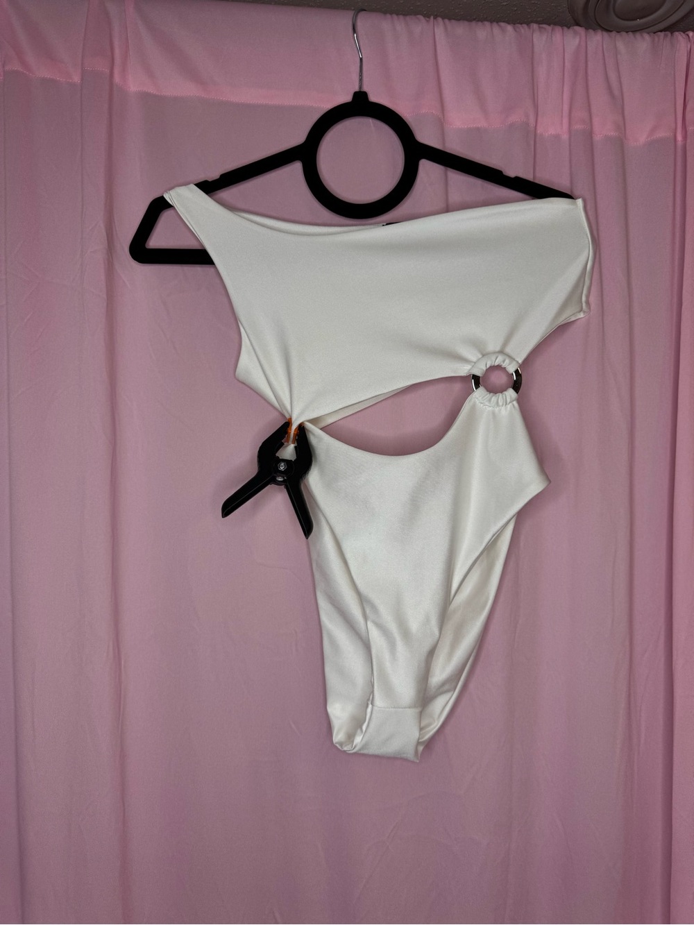 PrettyLittleThing Pale Pink One-Shoulder Bodysuit with Ring Detail